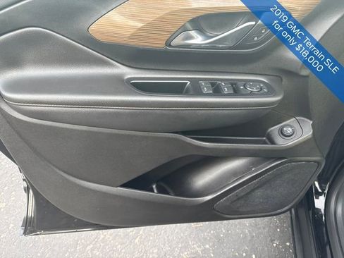 Used 2019 GMC Terrain SLE w/ Driver Convenience Package image 11