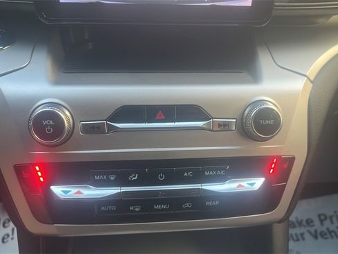 Used 2022 Ford Explorer XLT image 22
