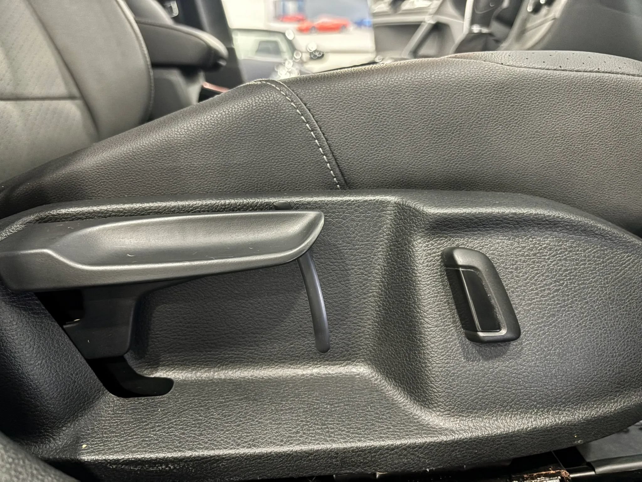 Used 2015 Volkswagen Golf S FWD image 19