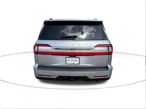 Used 2021 Lincoln Navigator Reserve w/ Luxury Package AWD/4WD image 4