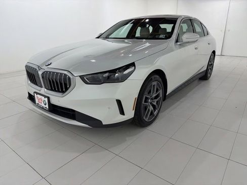 Used 2026 BMW 530i xDrive w/ Premium Package AWD/4WD image 1