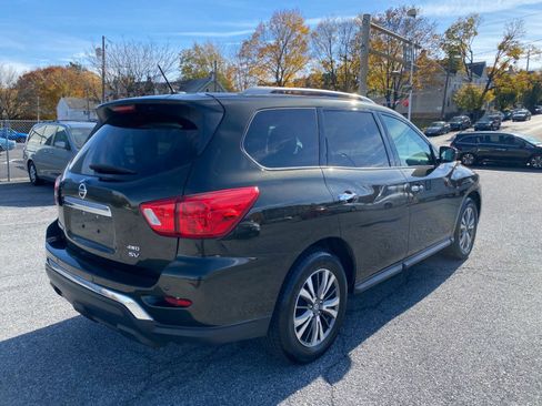 Used 2017 Nissan Pathfinder SV image 5