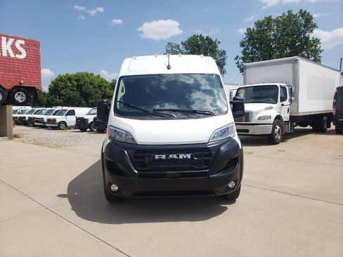 Used 2025 RAM ProMaster 2500 w/ Convenience Group FWD image 4