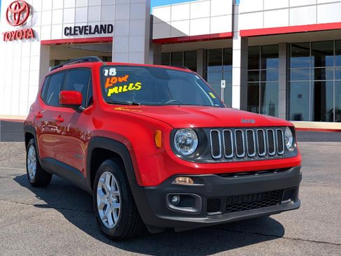 Used 2018 Jeep Renegade Latitude FWD image 2
