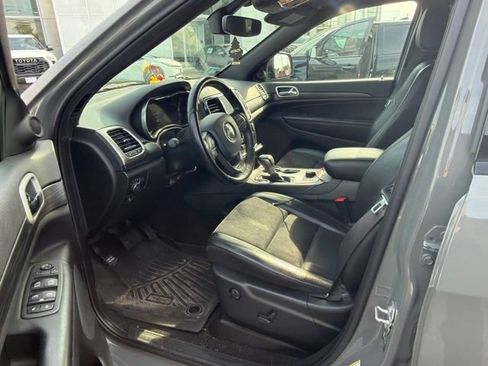 Used 2022 Jeep Grand Cherokee Laredo X AWD/4WD image 2