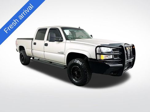 Used 2006 Chevrolet Silverado 2500 LT w/ Heavy-Duty Power Package image 1