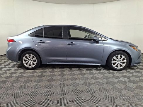 Used 2022 Toyota Corolla LE image 11