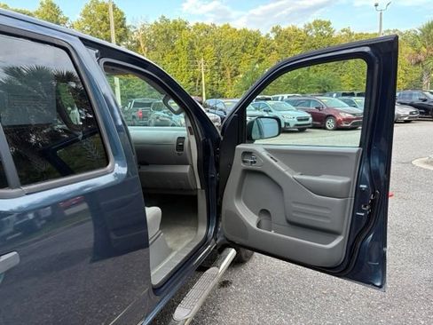 Used 2016 Nissan Frontier SV RWD image 29