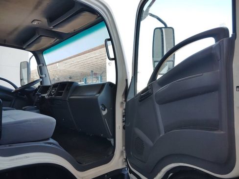 Used 2020 Isuzu NPR RWD image 9