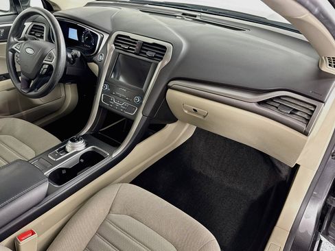Used 2019 Ford Fusion SE FWD image 27