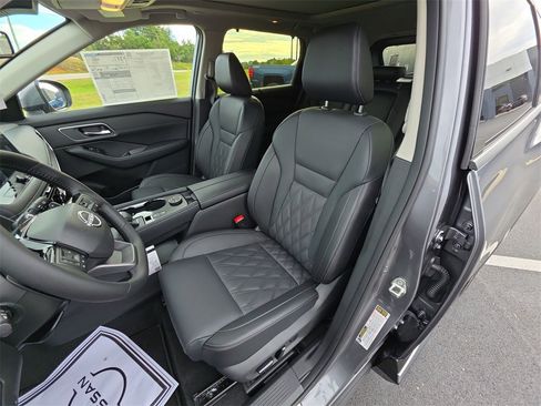 New 2026 Nissan Rogue Platinum w/ Platinum Premium Package image 11