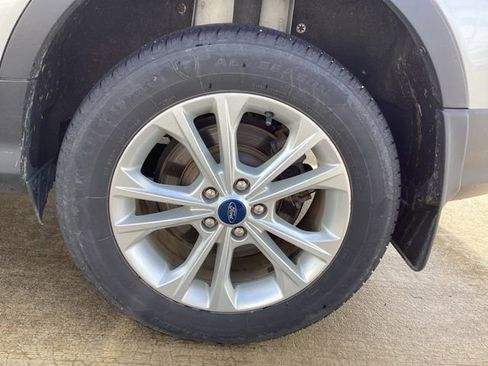 Used 2019 Ford Escape SE FWD image 6