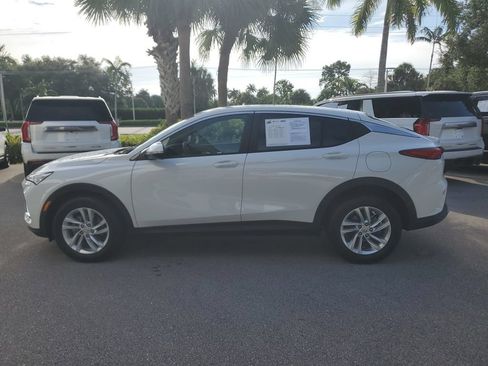 Certified 2024 Buick Envista Preferred w/ Advanced Safety Package FWD image 2
