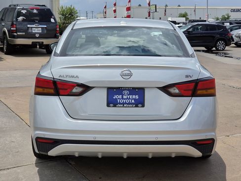 Used 2024 Nissan Altima 2.5 SV FWD image 8
