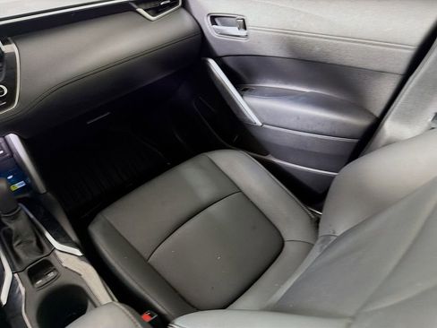 Used 2022 Toyota Corolla Cross XLE image 26