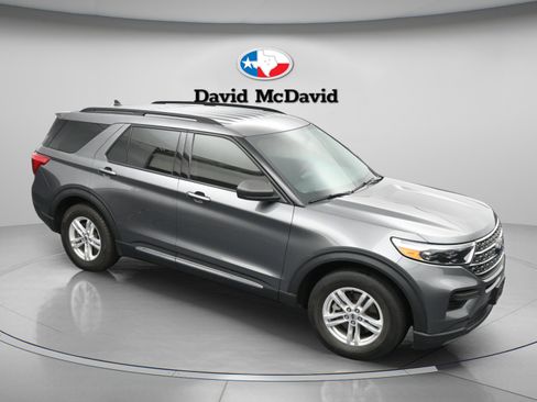 Used 2023 Ford Explorer XLT image 35