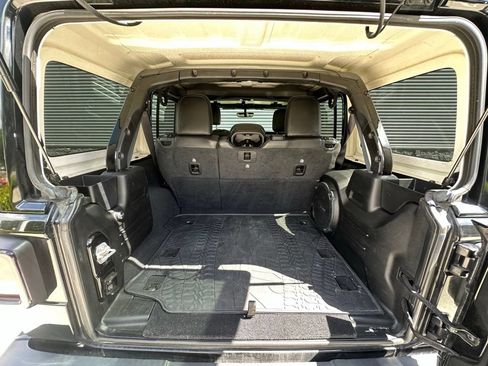 Used 2021 Jeep Wrangler Unlimited Sahara AWD/4WD image 35