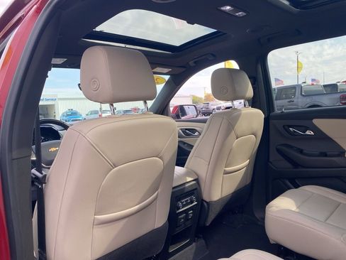 Used 2022 Chevrolet Traverse LT w/ LT Premium Package image 22