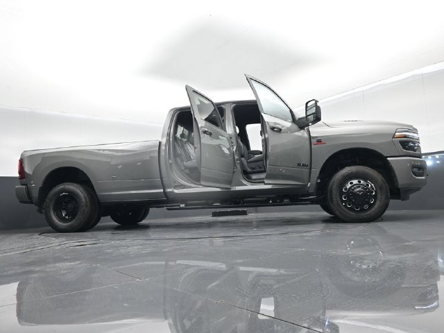 New 2026 RAM 3500 Laramie AWD/4WD image 78
