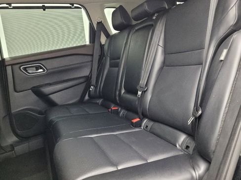 Used 2021 Nissan Rogue SV w/ Premium Package image 18