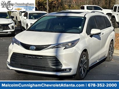 Used 2025 Toyota Sienna Platinum