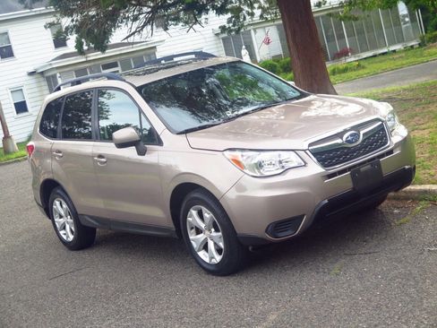 Used 2015 Subaru Forester 2.5i Premium w/ All-Weather Package AWD/4WD image 29