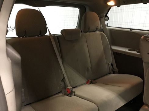 Used 2018 Toyota Sienna LE w/ Protection Package image 15