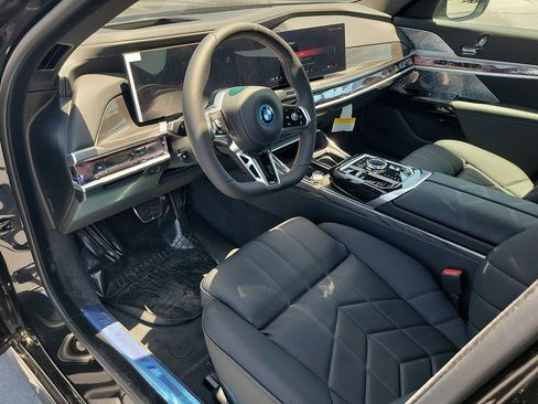 New 2026 BMW i7 M70 w/ Executive Package AWD/4WD image 19