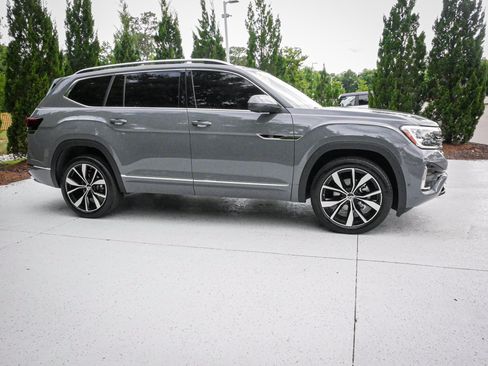 Used 2025 Volkswagen Atlas SEL Premium R-Line AWD/4WD image 11