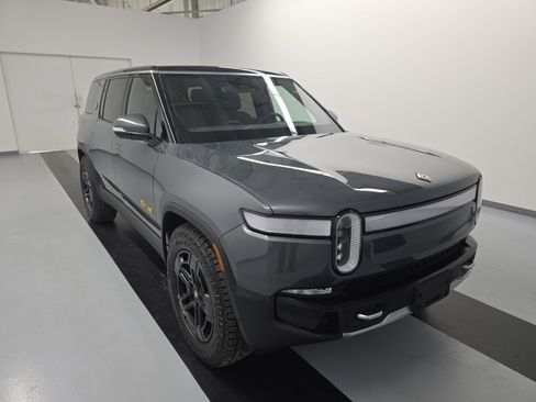 Used 2023 Rivian R1S Adventure image 7