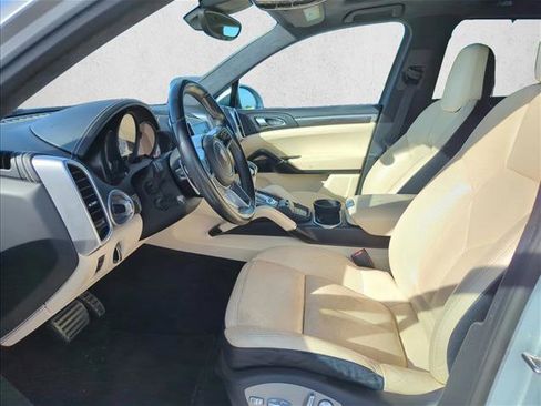 Used 2017 Porsche Cayenne GTS AWD/4WD image 10