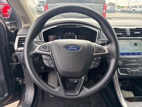 Used 2020 Ford Fusion SE FWD image 3