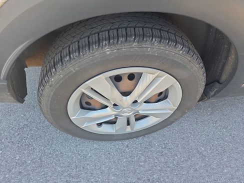 Used 2021 Nissan Kicks S FWD image 3