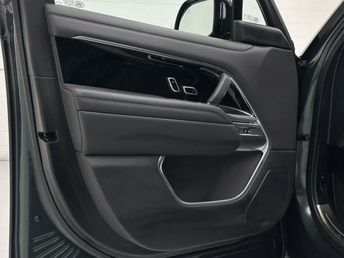 Used 2025 Land Rover Range Rover Long Wheelbase SE image 24