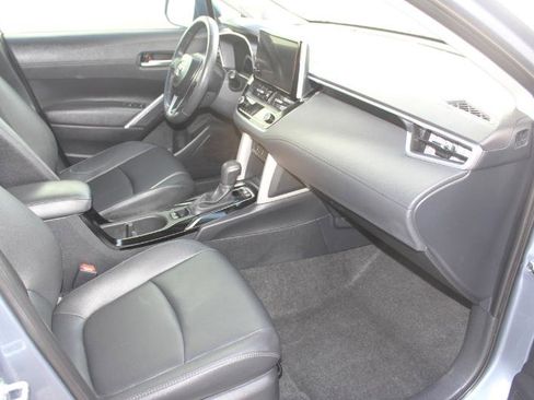 Used 2024 Toyota Corolla Cross XLE w/ Convenience Package image 22