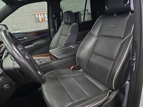 Used 2023 Cadillac Escalade Premium Luxury w/ Performance Package image 15