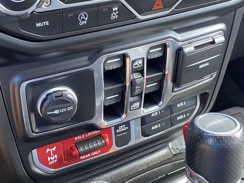 Used 2023 Jeep Gladiator Mojave w/ Cold Weather Group AWD/4WD image 24