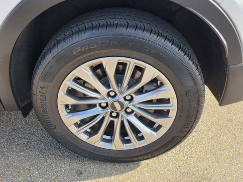 Used 2025 Cadillac XT4 Premium Luxury image 26