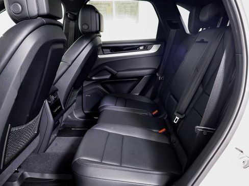 Used 2024 Porsche Cayenne image 9