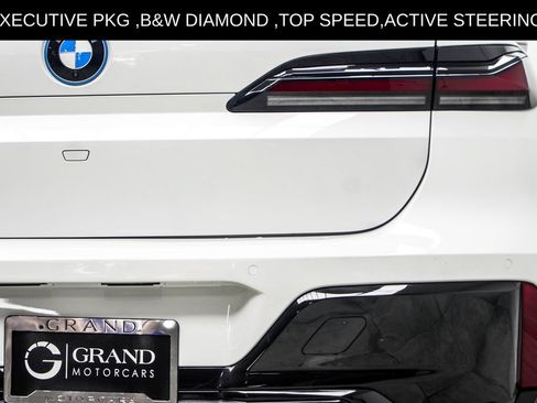 Used 2025 BMW 750e xDrive w/ Executive Package AWD/4WD image 21