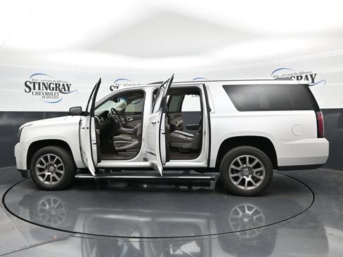 Used 2020 GMC Yukon XL Denali w/ Enhanced Security Package RWD image 37
