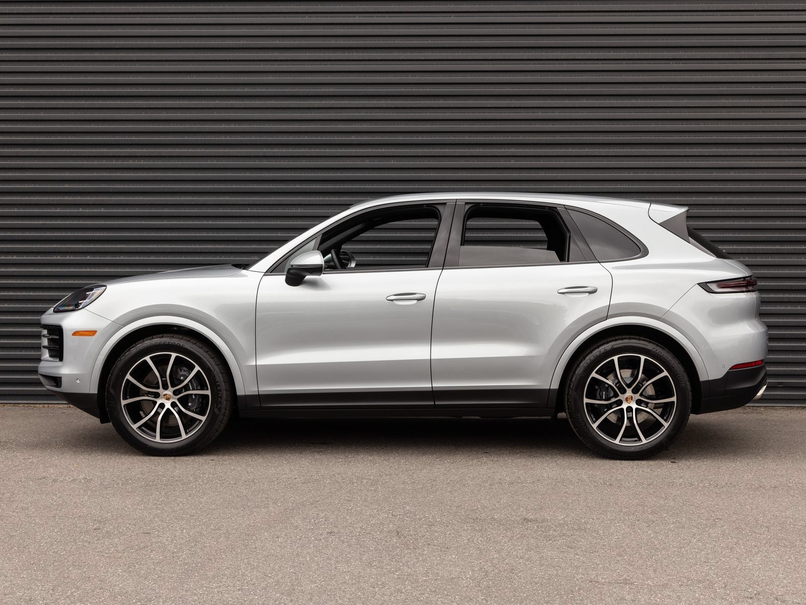 Certified 2026 Porsche Cayenne AWD/4WD image 2