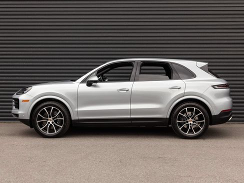 Certified 2026 Porsche Cayenne AWD/4WD image 2