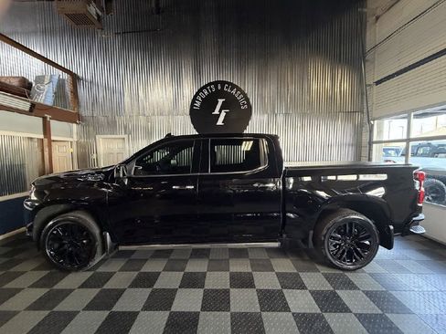 Used 2021 Chevrolet Silverado 1500 High Country w/ Technology Package image 8