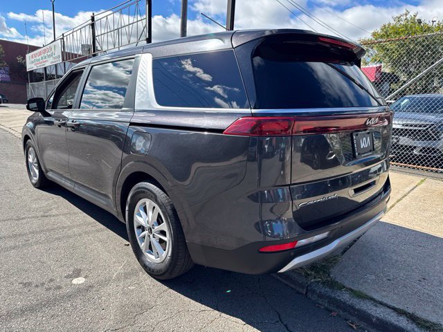 Used 2022 Kia Carnival LX FWD image 5