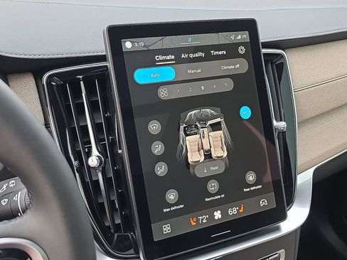 New 2026 Volvo XC90 B6 Plus w/ Protection Package Premier image 31