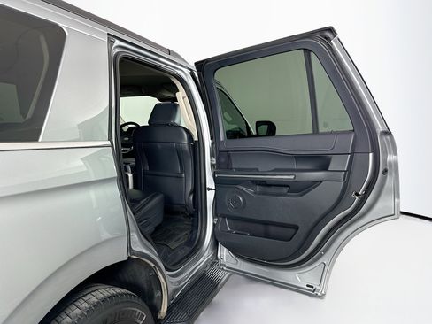 Used 2024 Ford Expedition XLT image 32