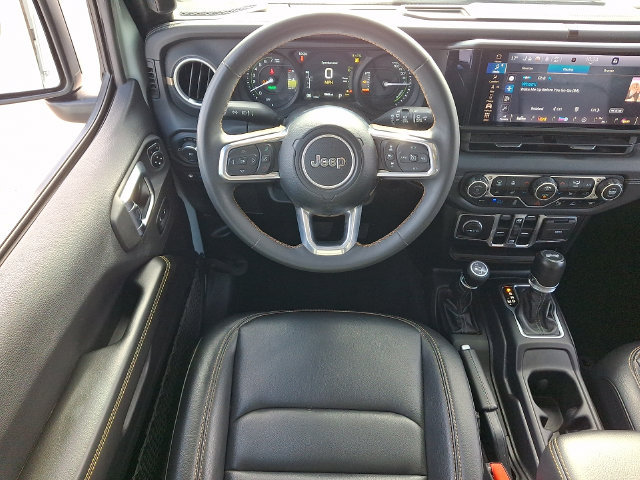 Used 2024 Jeep Wrangler Unlimited Sahara w/ Technology Group AWD/4WD image 3