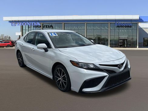 Used 2024 Toyota Camry SE FWD image 6
