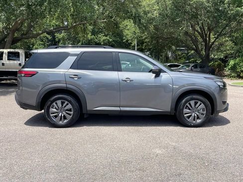 Used 2025 Nissan Pathfinder SV FWD image 2